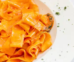 Al dente Pink San Marzano tomato, cognac, velvety cream sauce.